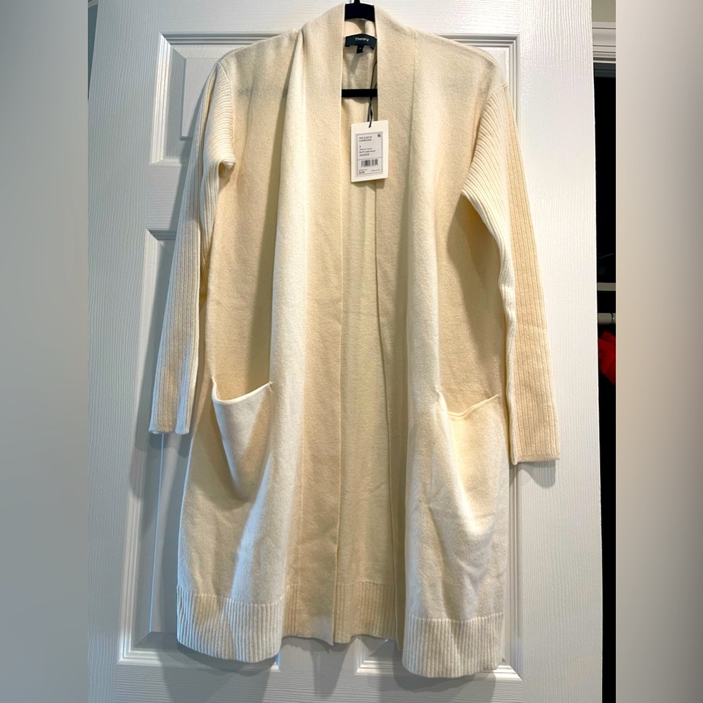 Theory NWT Cashmere cardigan in warm ivory color. S